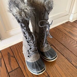 Sorel Women's Gray and Black Winter Boots